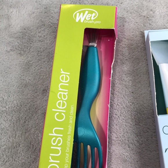 Beauty Tool Bundle Ohii, Wetbrush, and J.Cat New - Picture 2 of 13